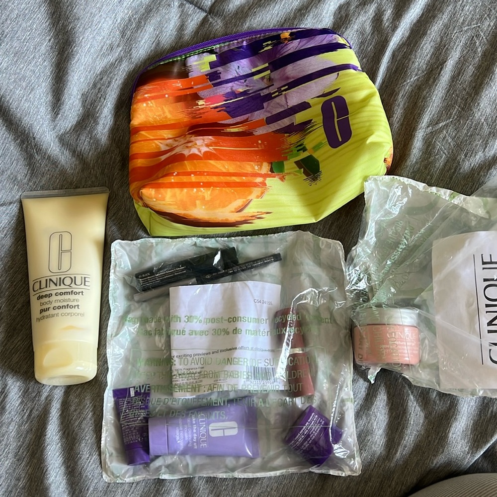 20 piece Clinique set -skincare, makeup and makeup bags